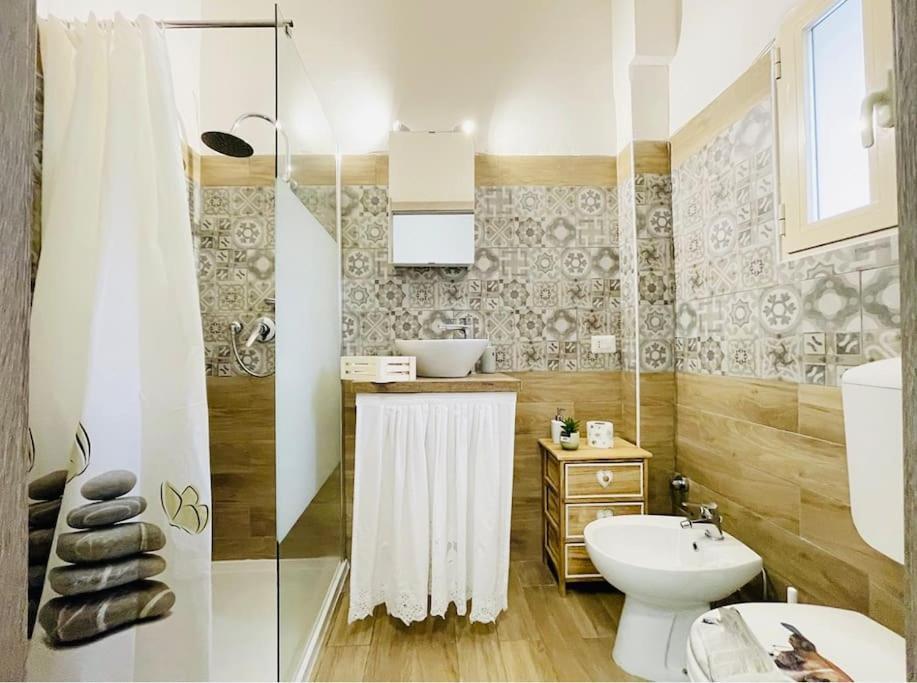 Porta Palazzo 15 Min - Suite Con Netflix & Wi-Fi Turim Exterior foto